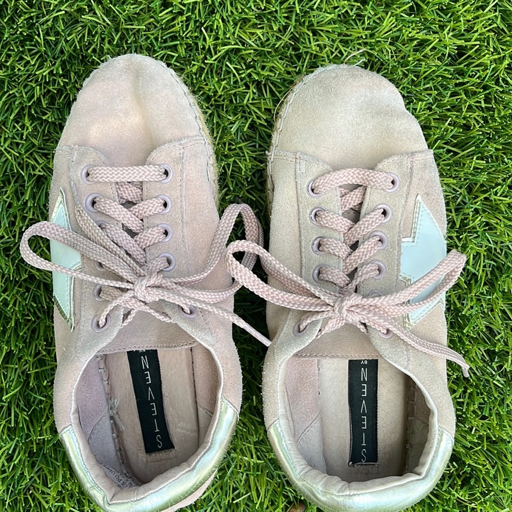 STEVE MADDEN Women’s Leather and Suede shoes with platform; Size: 5.5;